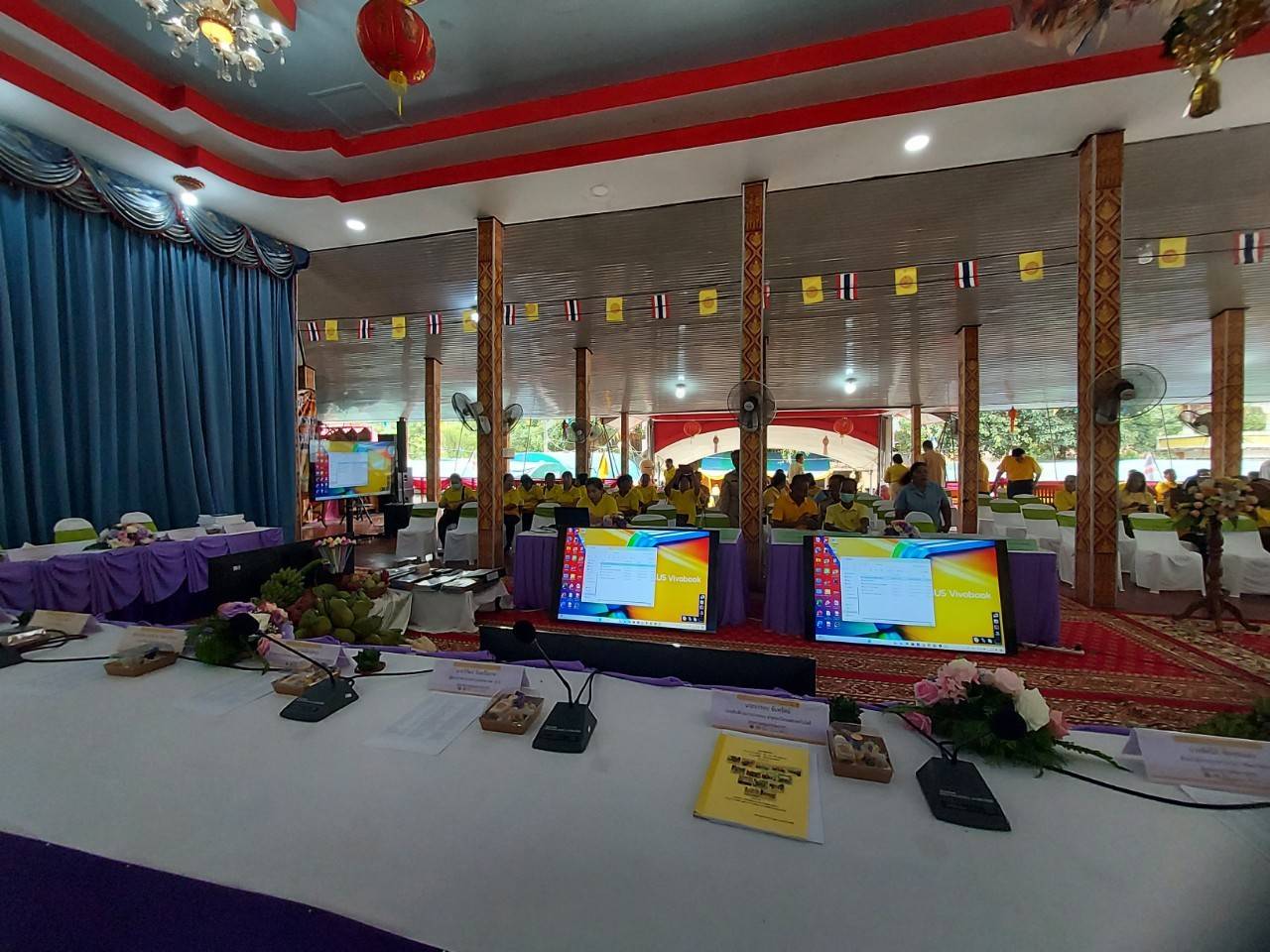 ออกให้บริการด้านวิชาชีพ ติดต่อระบบภาพและเสียง เพื่อเตรียมความพร้อมในการรับการตรวจรับประเมินผลงานและตัดสินคัดเลือกหมู่บ้านเข็มแข็ง